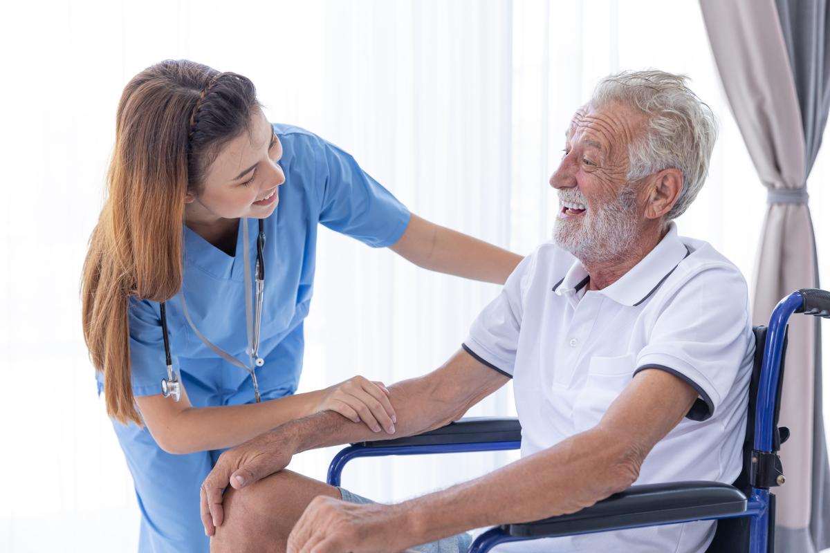 portrait-nurse-medical-staff-support-service-senio-